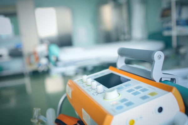 Portable ventilator in an intensive care unit